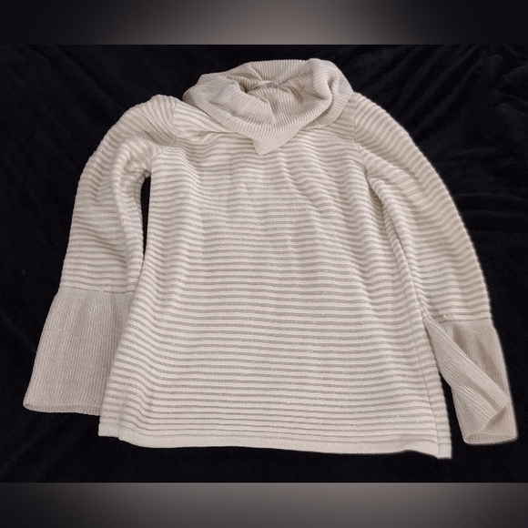 Sweater - Picture 10 of 12